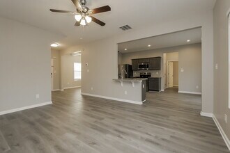 100 Fairview Dr in Newnan, GA - Foto de edificio - Building Photo