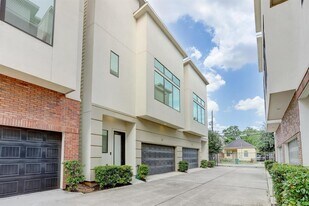 64 N Hutcheson St in Houston, TX - Building Photo