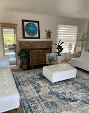 1110 W Muirlands Dr in San Diego, CA - Foto de edificio - Building Photo