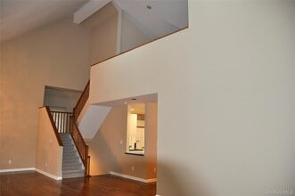 23 Deertree Ln in Briarcliff Manor, NY - Building Photo - Building Photo