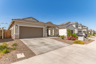 2131 W Shelly Ave in Apache Junction, AZ - Building Photo - Building Photo
