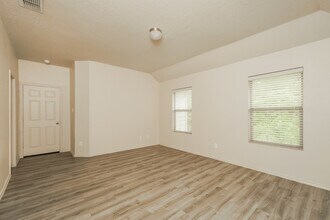 2914 Aspen Mdw in San Antonio, TX - Building Photo - Building Photo