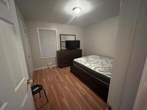 877 Douglas Ave, Unit fist floor in Providence, RI - Building Photo - Building Photo