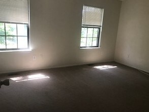 35 Greenwich Dr in Galloway, NJ - Foto de edificio - Building Photo