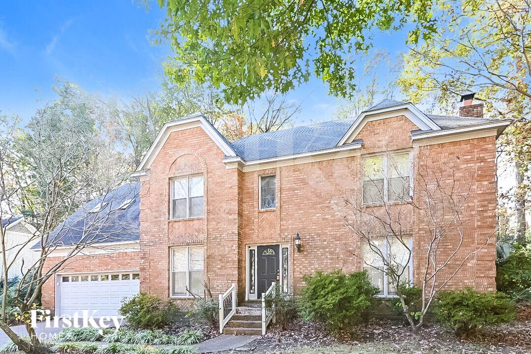 8661 Beckenham Dr in Memphis, TN - Foto de edificio