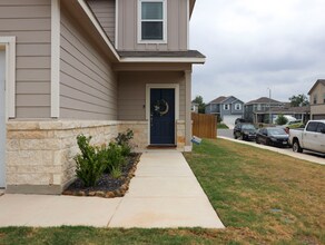 3523 Rancho Grande in San Antonio, TX - Foto de edificio - Building Photo