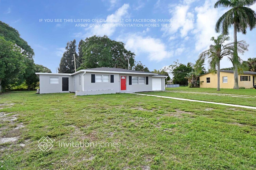 722 W Ilex Dr in West Palm Beach, FL - Building Photo