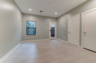 1211 Thompson St in Houston, TX - Building Photo - Building Photo