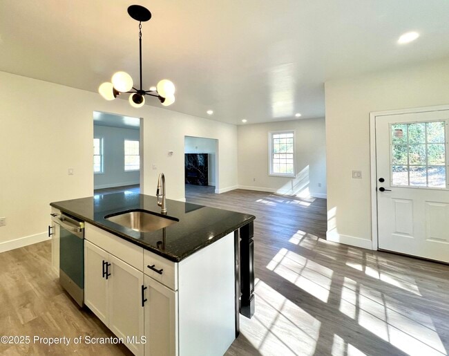 105 Black Walnut Dr in Olyphant, PA - Foto de edificio - Building Photo