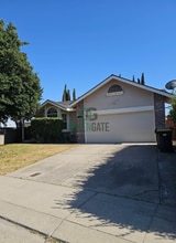 144 Camelback St in Lathrop, CA - Building Photo - Building Photo
