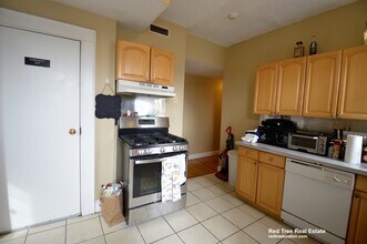 17 Highgate St, Unit 7 in Boston, MA - Building Photo - Building Photo