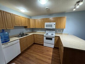 804-888 88 Ave in Dawson Creek, BC - Building Photo