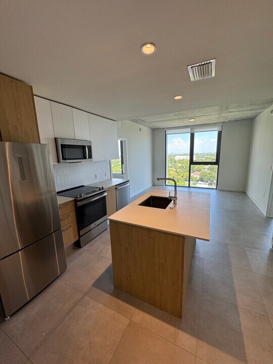 70 NW 28th St, Unit B1 in Miami, FL - Building Photo