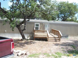 127 Quail Run St in Canyon Lake, TX - Building Photo
