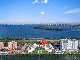 7300 Sunshine Skyway Ln S in St. Petersburg, FL - Building Photo