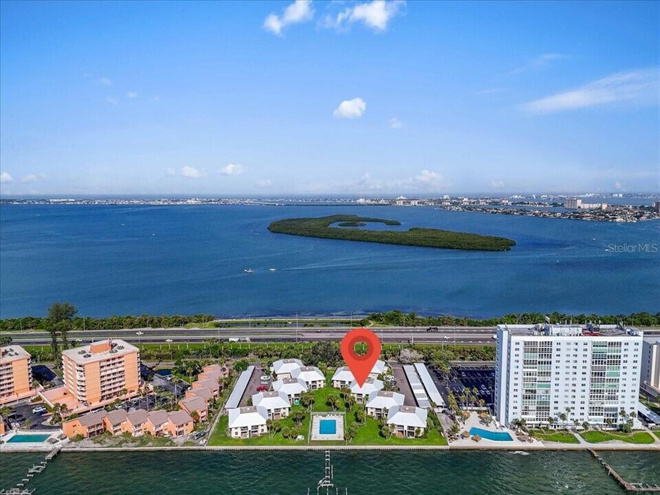 7300 Sunshine Skyway Ln S in St. Petersburg, FL - Building Photo