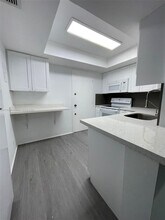 1400 NE 169th St in Miami, FL - Building Photo - Building Photo