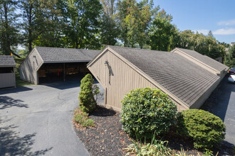 Runnymeade Farms Condos in Newtown Square, PA - Building Photo - Building Photo