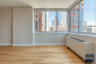 776 6th Ave in New York, NY - Building Photo - Building Photo