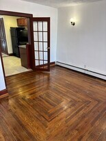 153 Grand St, Unit Garden in Jersey City, NJ - Building Photo