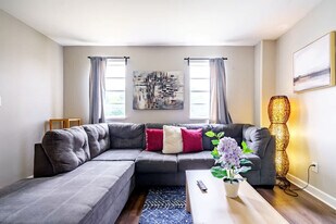 605 Dennison Ave in Columbus, OH - Building Photo