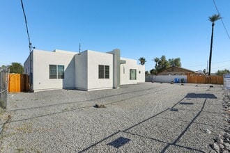 910 E Roma Ave, Unit A in Phoenix, AZ - Foto de edificio - Building Photo