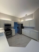 2811 Highview Bend in Lakeland, FL - Building Photo - Building Photo