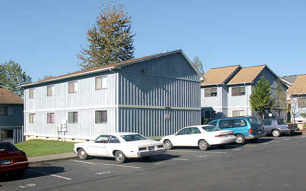 Lake Stevens Manor Apartments in Lake Stevens, WA - Building Photo