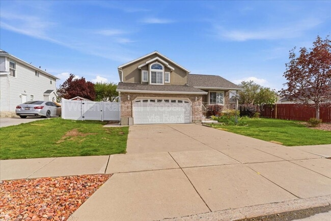2757 Sandi Dr in Layton, UT - Building Photo - Building Photo