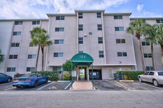 104 Paradise Harbour Blvd-Unit -114 in North Palm Beach, FL - Building Photo - Building Photo