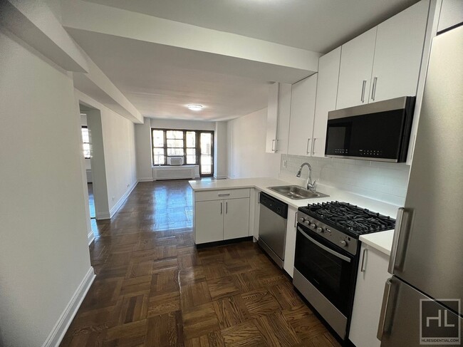 EAST 35 STREET, Unit 15B in New York, NY - Building Photo - Building Photo