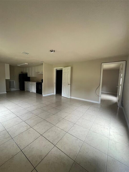 7819 York St-Unit -A in Humble, TX - Building Photo