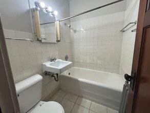 5215 S Lake Dr in Cudahy, WI - Building Photo - Building Photo