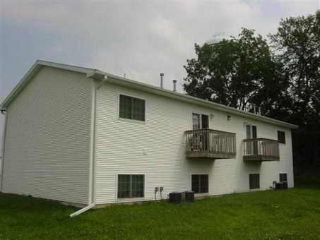 209 N Huskins St in Lone Tree, IA - Foto de edificio - Building Photo