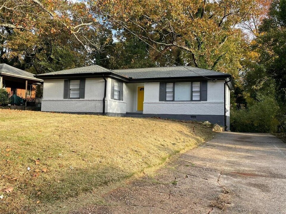 2680 Rollingwood Ln SE in Atlanta, GA - Building Photo