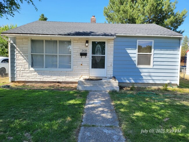 2620 W Midwick Ave