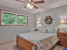 3230 NW Norwood Dr in Corvallis, OR - Building Photo
