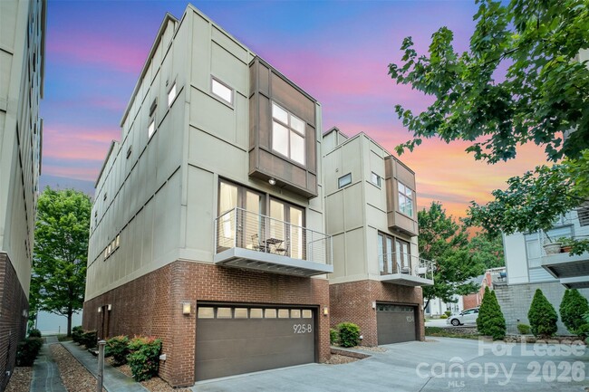 property at 925 Westbrook Dr