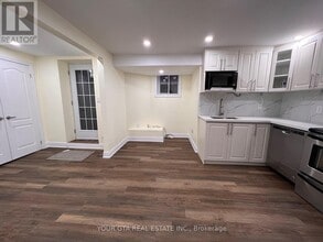 2164 Eighth Line in Oakville, ON - Building Photo - Building Photo