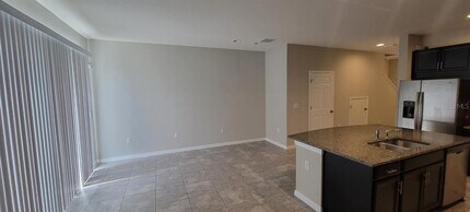 7025 Grand Elm Dr in Riverview, FL - Foto de edificio - Building Photo