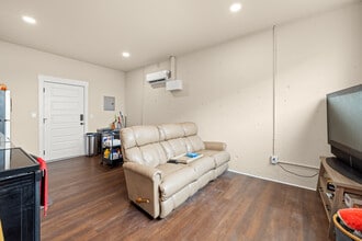 128 N Main St in Cornelia, GA - Building Photo - Building Photo