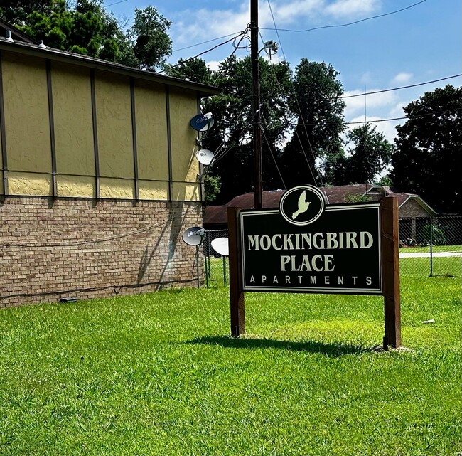 Mockingbird Place Apartments in Hooks, TX - Building Photo - Building Photo