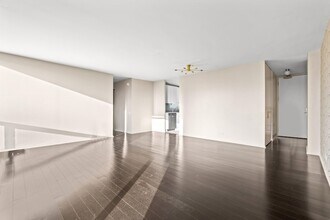 4343 N Clarendon Ave, Unit 717 in Chicago, IL - Building Photo - Building Photo