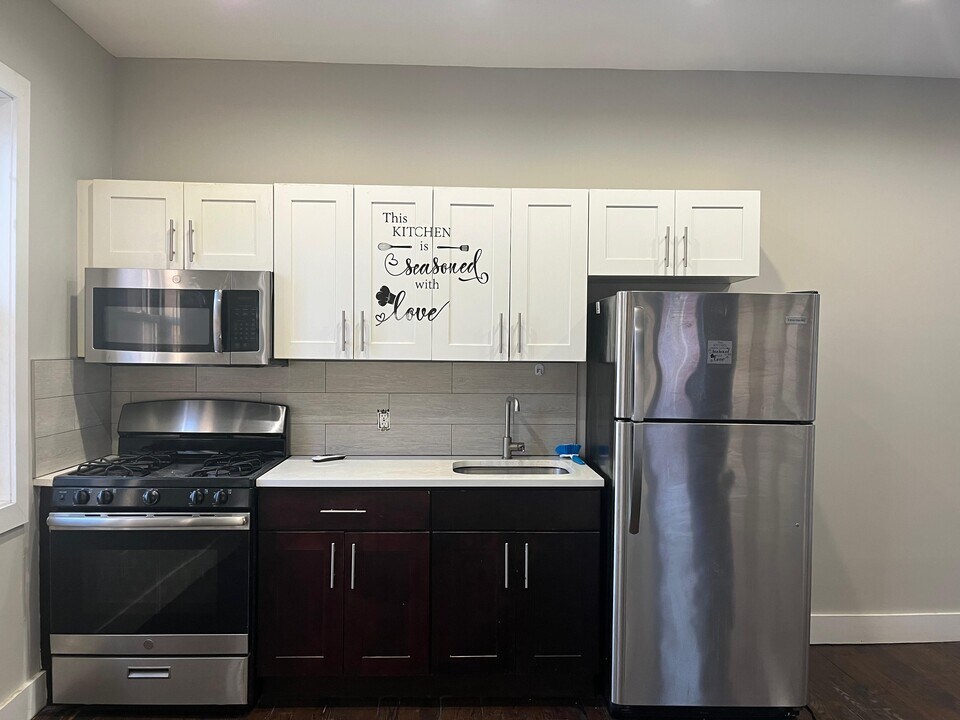 5 Whitman Ave, Unit 2R in Jersey City, NJ - Building Photo