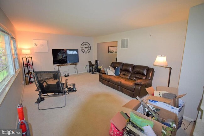 8519 Wagon Wheel Rd in Alexandria, VA - Foto de edificio - Building Photo