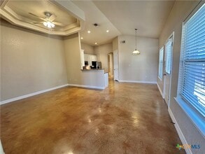 362 E Faust St in New Braunfels, TX - Building Photo - Building Photo