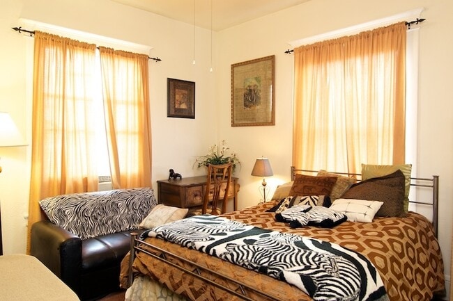 The Lindsay Furnished Apartments in Stockton, CA - Building Photo - Building Photo