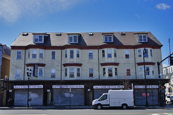 160 Broadway in Somerville, MA - Foto de edificio