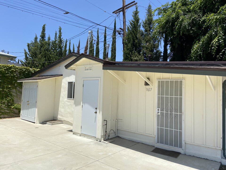 1617 Bellford Ave in Pasadena, CA - Foto de edificio