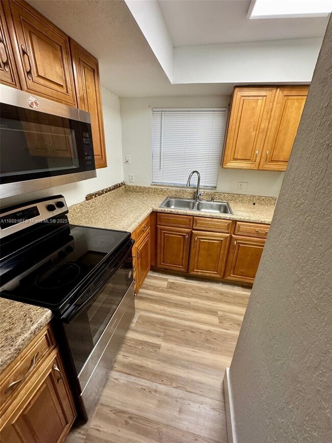 7830 SW 10th St in North Lauderdale, FL - Building Photo - Building Photo